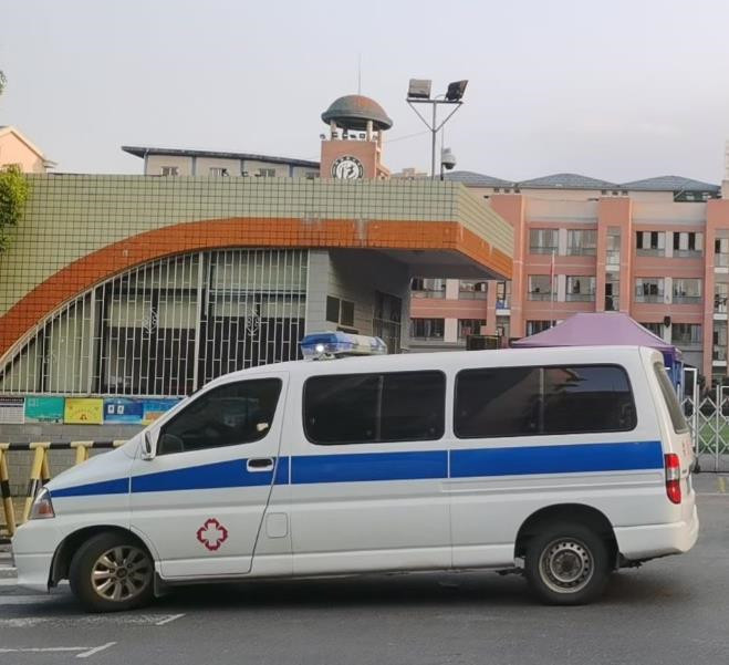 漳平救护车出租护送骨折病人一公里多少钱